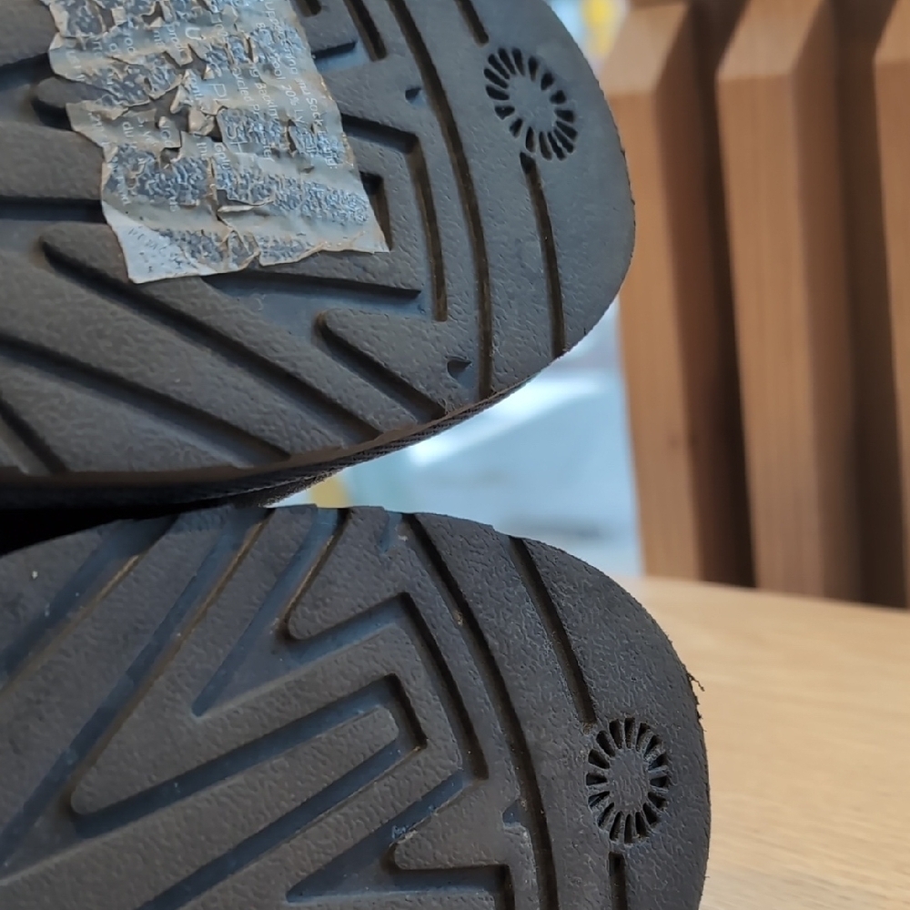 UGG Men's Gray Chukka Boots - Picture 6 of 8